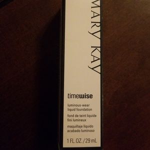 Mary Kay Timewise liquid foundation. Beige 4